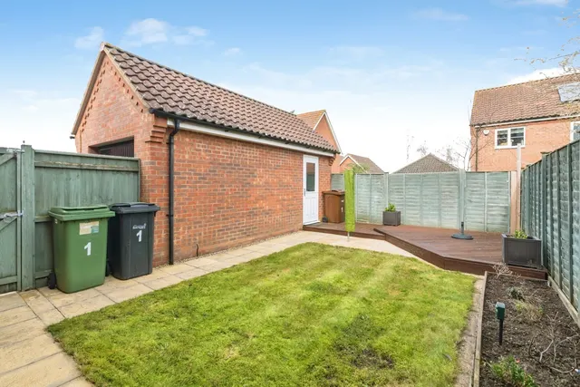 Photo 2 — Robin Avenue, Harleston, Norfolk, IP20
