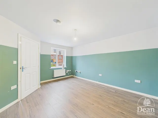 Photo 2 — Heron Grove, Lydney