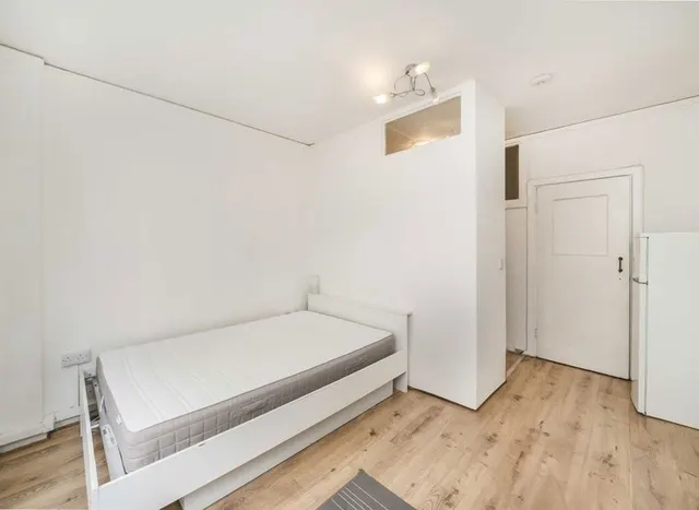Photo 3 — Woburn Place, Bloomsbury, WC1H