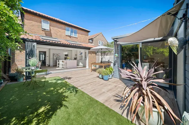 Photo 2 — Chester Road, Wimbledon, London, SW19 4TW