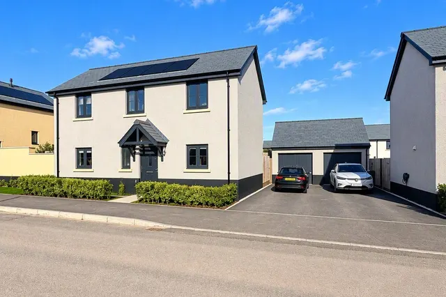 Laburnum Avenue, Dartmouth, TQ6