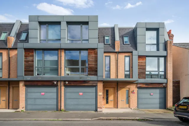 Brook Lane North, Brentford, TW8, photo 1