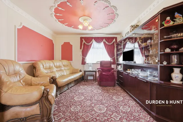 Nutcombe Crescent, Rochford, SS4, photo 3