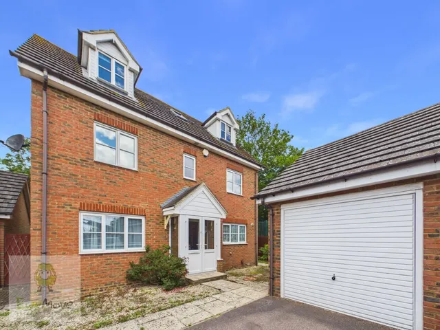 Shelduck Close, Allhallows, ME3, photo 1