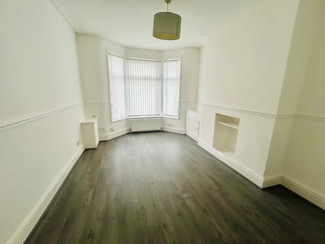 Clapham Road, L4, photo 2