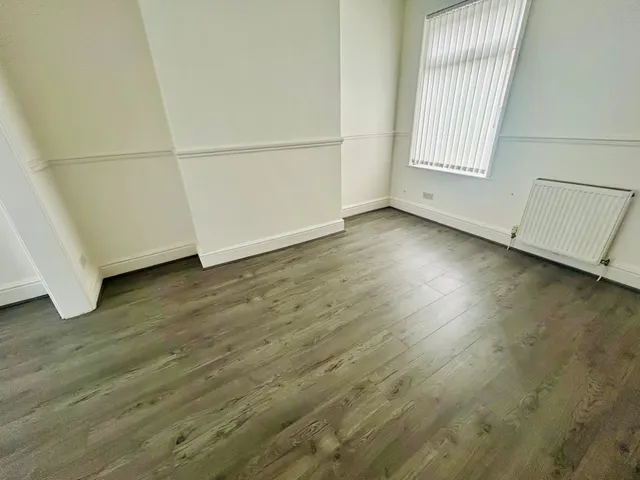 Clapham Road, L4, photo 3