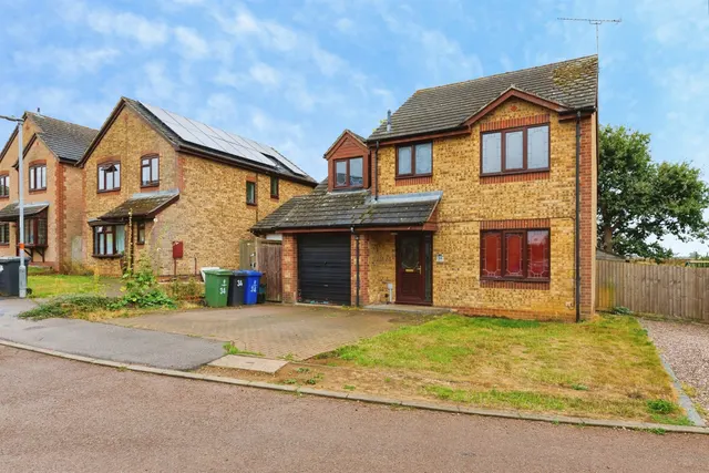 Juniper Close, Towcester, NN12, photo 1