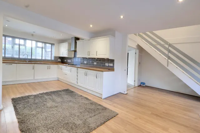 Photo 2 — Lupin Close, Croydon, Croydon, CR0 8XZ