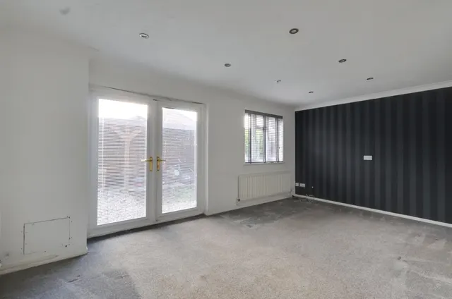 Photo 3 — Lupin Close, Croydon, Croydon, CR0 8XZ
