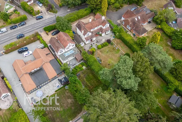 Sandhills Lane, Virginia Water, GU25, photo 2