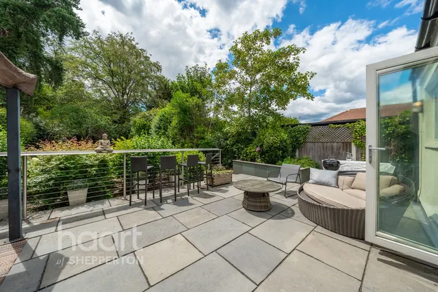 Sandhills Lane, Virginia Water, GU25, photo 3