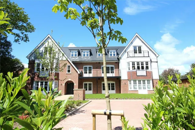 Chewton Farm Road, Walkford, photo 1