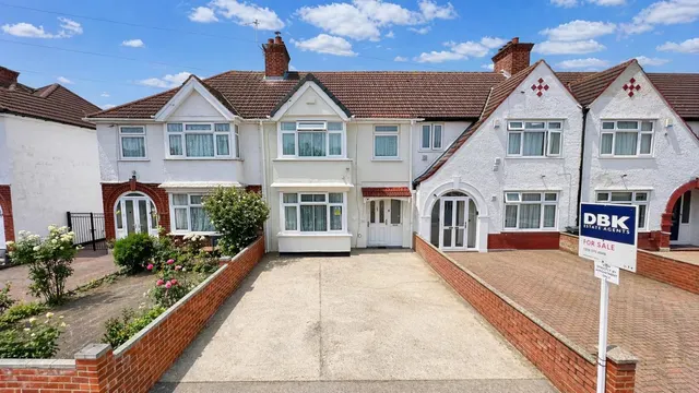 Terraced For SaleClevedon Gardens, Cranford, TW5, photo 1