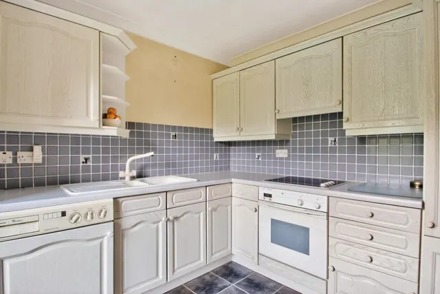 Otley Road, Harrogate, HG2, photo 3