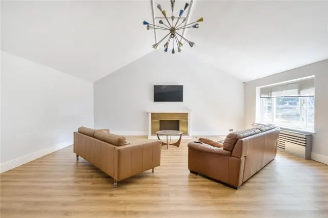 Frensham Way, Epsom, KT17, photo 2