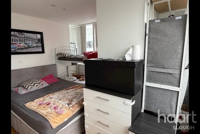 High Street, Slough, SL1, photo 3