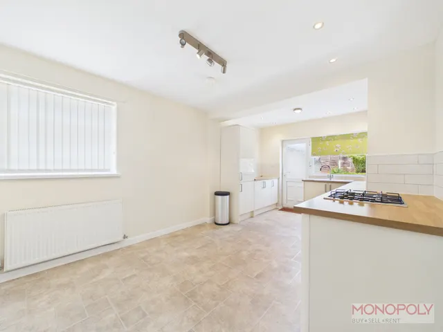 Borras Park Road, Wrexham, LL12, photo 3