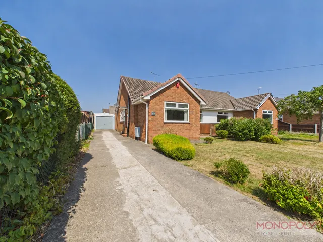 Borras Park Road, Wrexham, LL12, photo 1