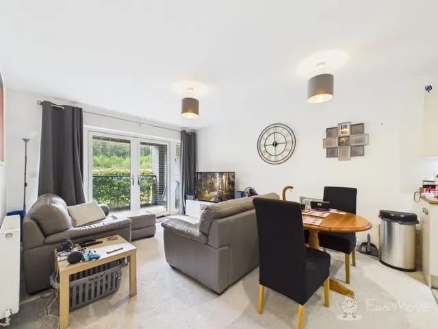 Wells Close, Bordon, GU35, photo 3
