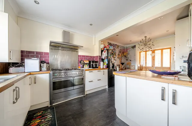 Selborne Avenue, Havant, PO9, photo 3