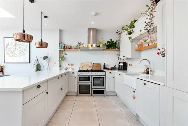 4 bedroom house — Tivoli Road, West Norwood, London, SE27
