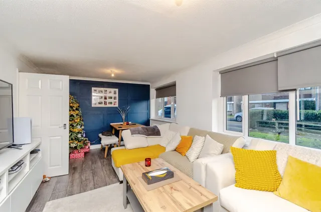 Thompson Close, Willenhall, WV13, photo 3