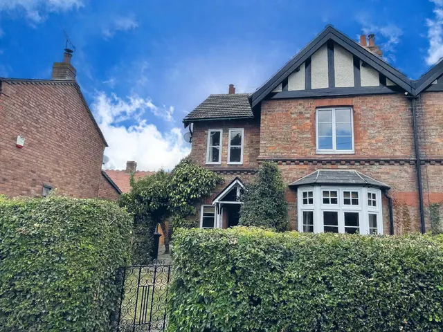 2 bedroom house — Church Road, Gaydon, CV35 0EZ