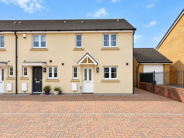 Elm Tree Road, Penllergaer, SA4, photo 1