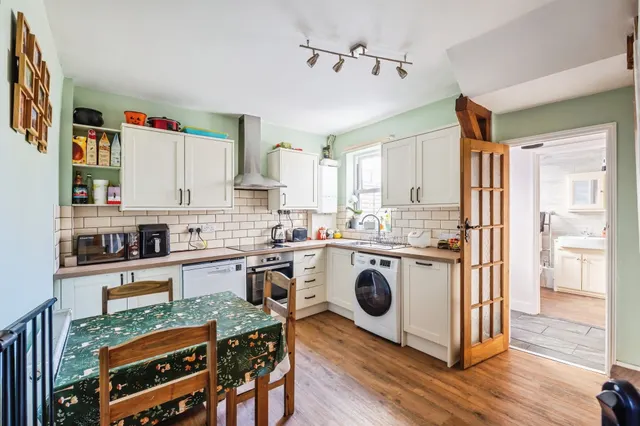 Lewis Close, Newhaven, photo 1