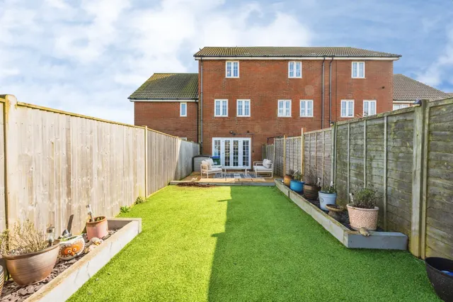 Westview Close, Peacehaven, photo 1