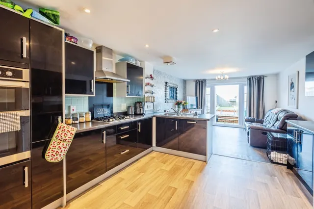 Photo 2 — Westview Close, Peacehaven