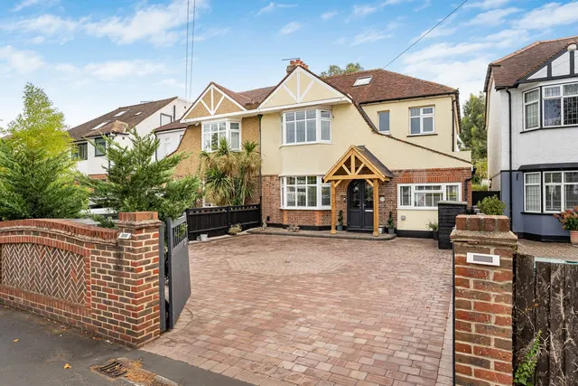 Kingston Road, Staines-upon-Thames, TW18, photo 1