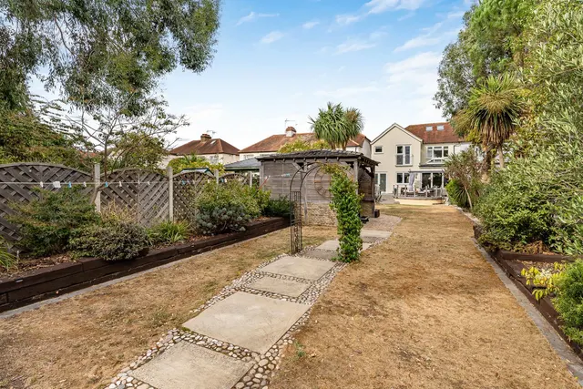 Kingston Road, Staines-upon-Thames, TW18, photo 2