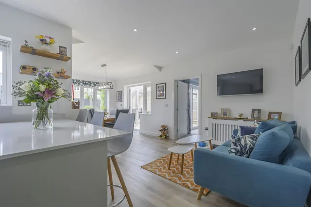 Thames Close, South Cerney, GL7, photo 3