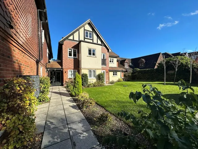 Limpsfield Road, Warlingham, photo 1