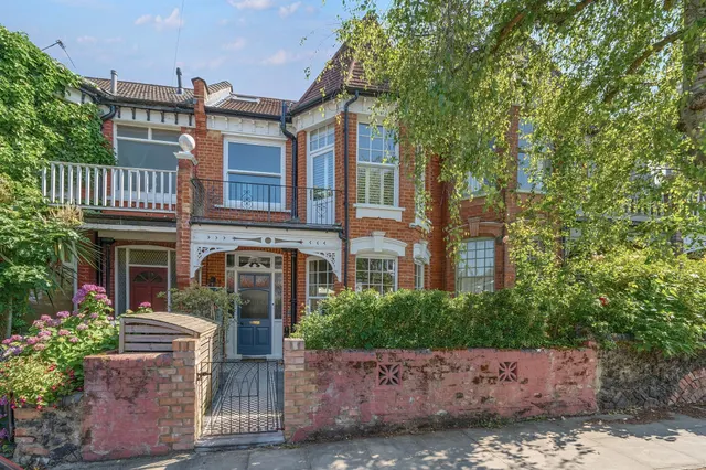 Woodside Road, London, photo 1