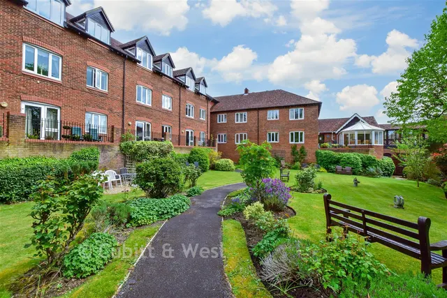 Belmont Road, Leatherhead, KT22, photo 2