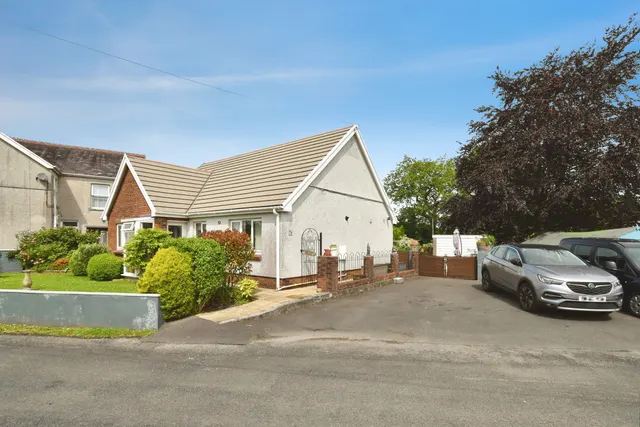 Photo 2 — Wernoleu Road, Ammanford