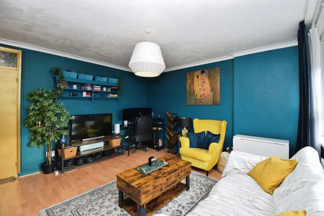 High Street, London, E13, photo 1