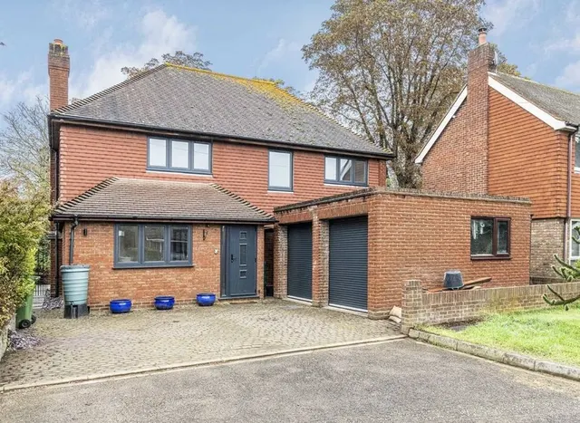Broomfield, Sunbury-On-Thames, TW16, photo 1
