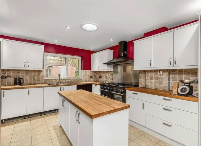 Broomfield, Sunbury-On-Thames, TW16, photo 3