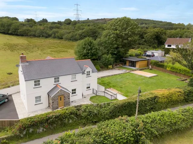 Pen Y Rhedyn, Clydach, photo 1