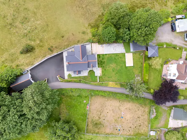 Pen Y Rhedyn, Clydach, photo 2
