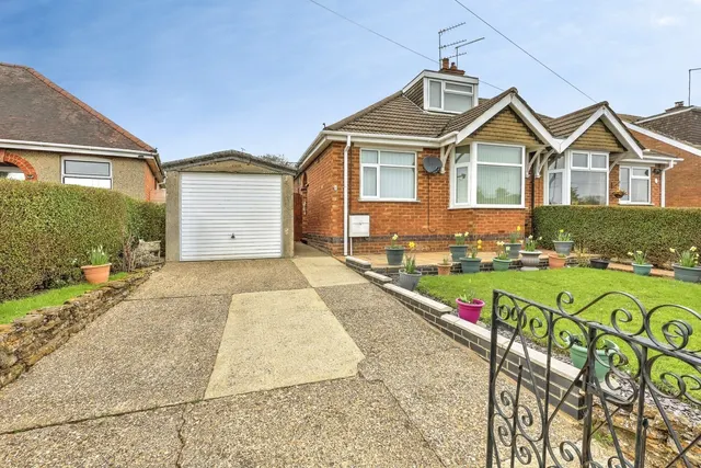 Cameron Drive, Northampton, Northamptonshire, NN5, photo 1