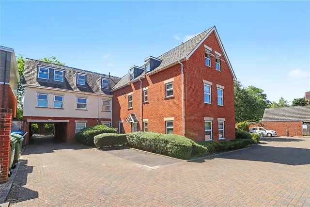 Maybury Road, Woking, GU21, photo 1