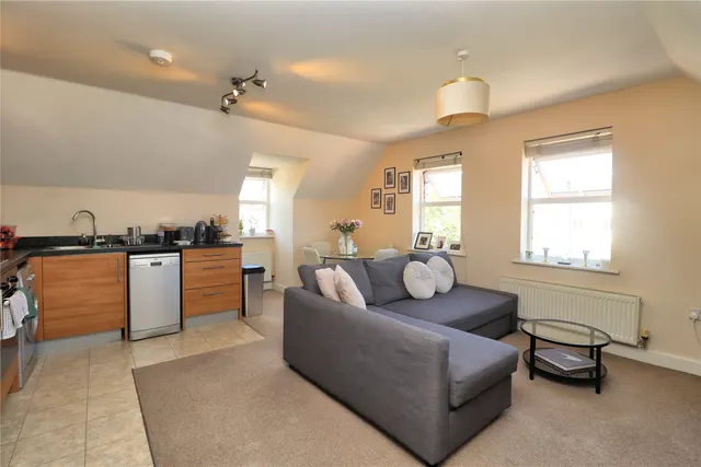 Maybury Road, Woking, GU21, photo 2