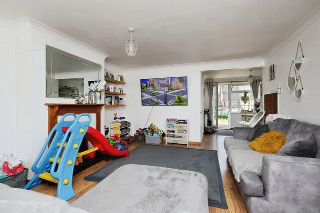 Browns Lane, Uckfield, TN22, photo 3