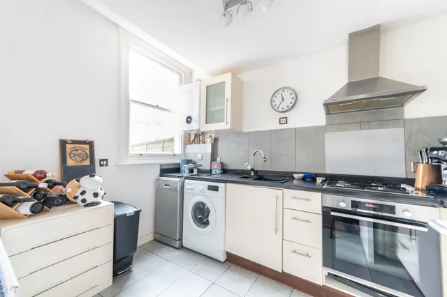 Photo 3 — 2a Windsor Road, London