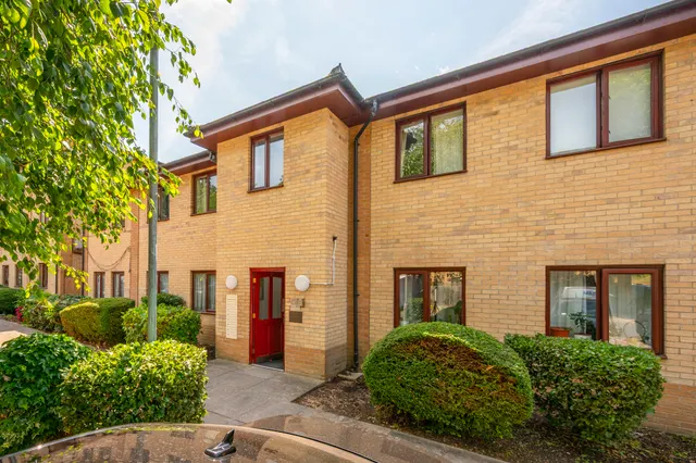 1 Clatworthy House, 2 Cleeve Way, London, photo 1