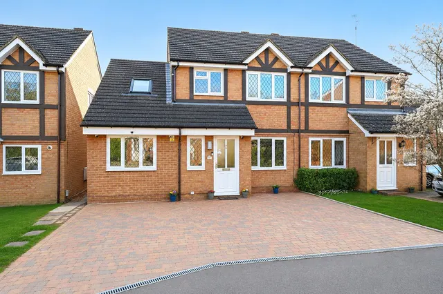 Twisell Thorne, Church Crookham, Fleet, Hampshire, GU52 0YT, photo 1